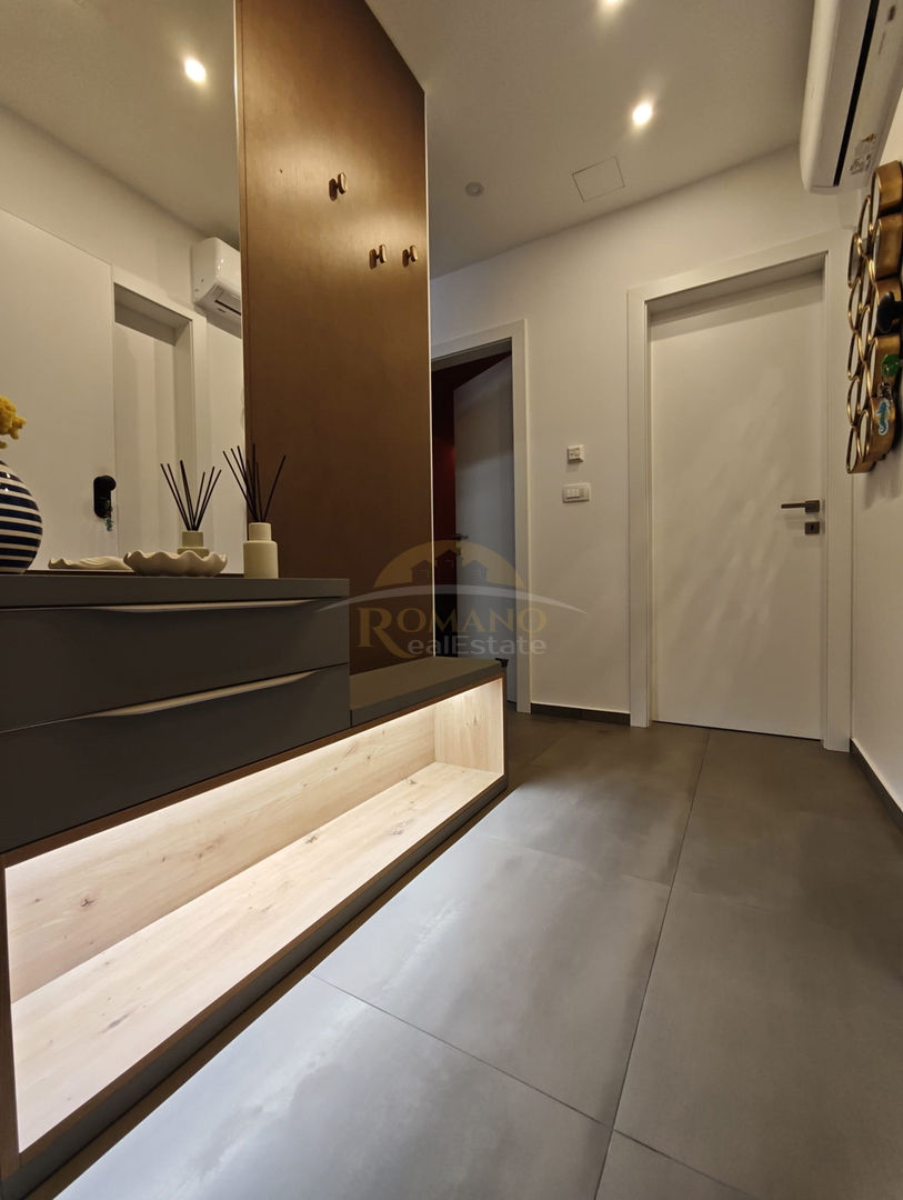 Luksuzni penthouse v Okrugu Gornjem/Čiovo s strešno teraso